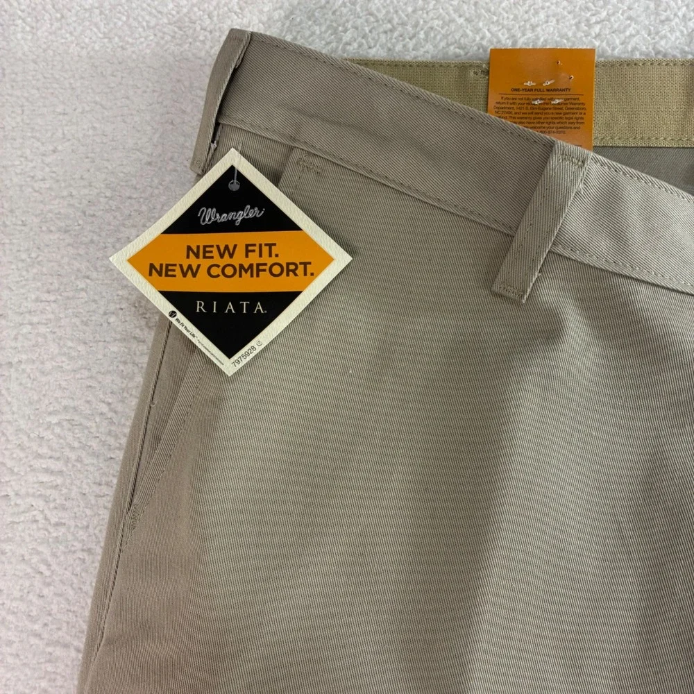 Wrangler Riata Chino Pants Men 36x30 Beige Flat Front Relaxed Western Cowboy NWT